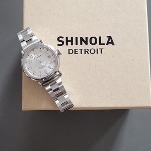 An A+ authentic preloved Shinola link watch with date on face. Comes with box.